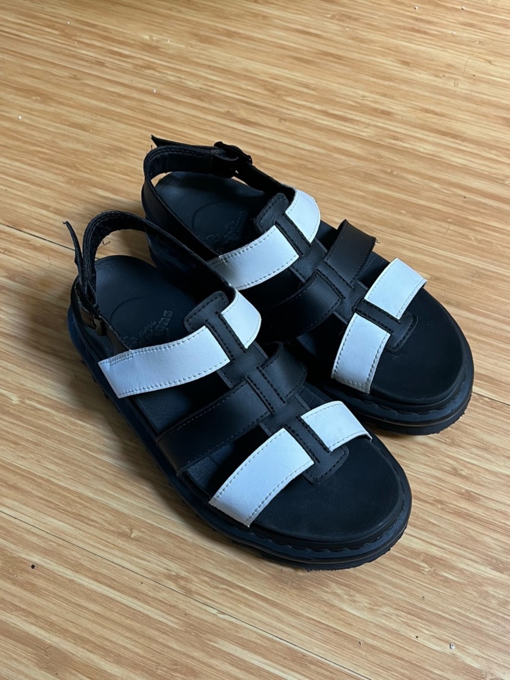 Dr. Martens Yelena platform sandal